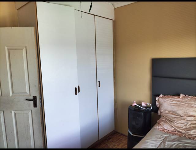 3 BEDROOM FREESTANDING FOR SALE IN BISLEY